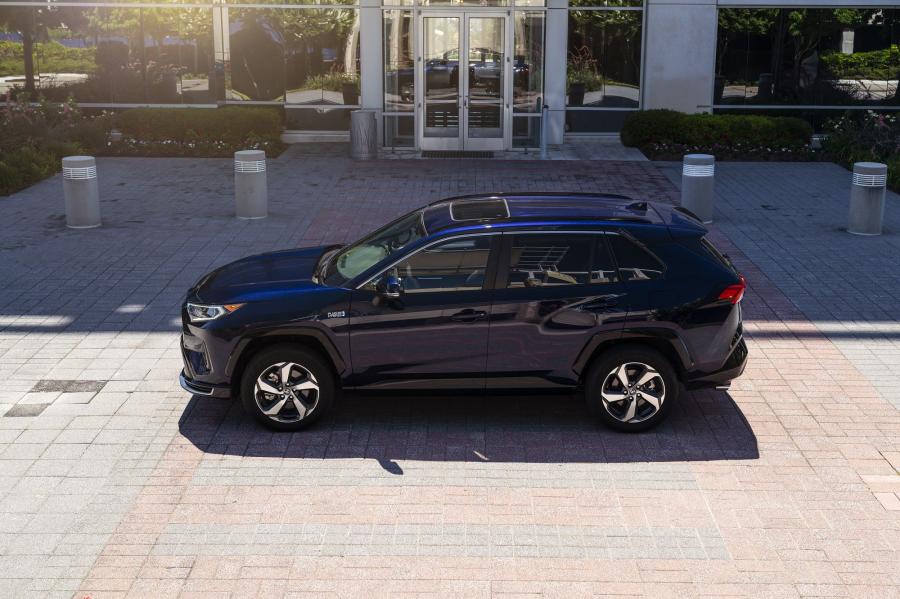  Toyota RAV4 Prime SE 2020 года  (фото 16 из 37)